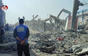 الاحتلال يستهدف مقرا للأونروا تزامنا مع قرب وصول المساعدات إلى غزة