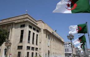 الجزائر تطرد عميلين للمخابرات الفرنسية يحملان جوازي سفر دبلوماسيين