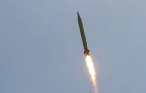 صاروخ يمني يهز الكيان.. توقف حركة الطيران وهروب جماعي + فيديو