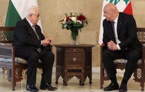 محمود عباس يزور لبنان في وقت حساس ويبحث ملف سلاح المخيمات