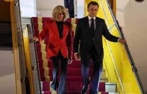 كيف علق ماكرون على فيديو يكشف تلقيه صفعة من زوجته؟