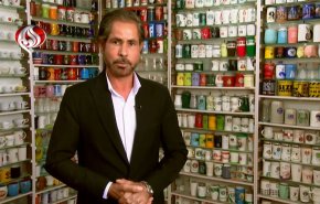 إيراني بمحافظة خوزستان يحاول تحطيم الرقم القياسي في اقتناء الاكواب