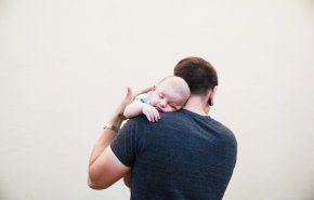 ملامح وجه الأب قد يحدد جنس المولود الأول!