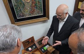 اهداء أربع مجموعات من الأدوية النووية الإيرانية للرئيس الكوبي