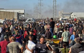 شاهد: مجزرة في طابور المساعدات.. الاحتلال يقصف مدنيين وسط غزة