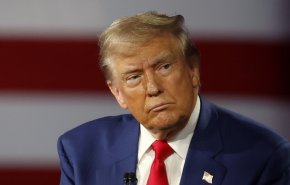 نواب ديمقراطيون يطرحون مشروع قرار لتقييد صلاحيات ترامب العسكرية 