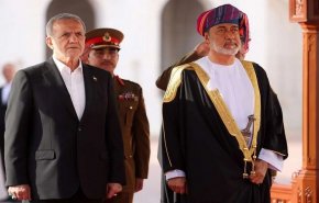 بزشكيان لسلطان عمان: لا نسعى إلى المواجهة ونعتبر دول المنطقة إخوة لنا
