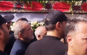 الرئيس الايراني يشارك في مراسم تشييع شهداء الاقتدار