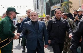 عراقجي: إيران لا تعرف الاستسلام وتكتب تاريخ الكرامة بدماء شهدائها + صور