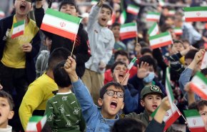 شاهد.. أطفال إيران يتحدون جبابرة الحروب