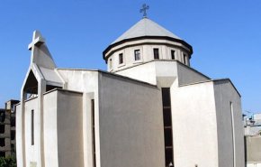 شاهد.. كنائس طهران تنشد الوحدة في مواجهة 