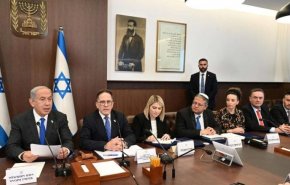 إنقسام حاد بين الأوساط السياسية 