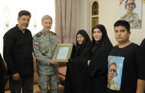 سرلشکر حاتمی: ارتش با تمام توان آماده دفاع از انقلاب و کشور است