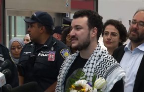 فشل أمريكي في اسکات طالب جامعي واتخاذ قرار بترحيله 