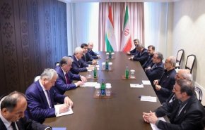 الرئيس الايراني يلتقي نظيره الطاجيكي على هامش قمة ايكو