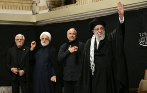 قائد الثورة الاسلامية يشارك في مراسم عزاء ليلة عاشوراء + فيديو وصور