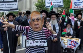 احتجاجات غاضبة ضد لقاء ترامب ونتنياهو أمام البيت الأبيض.. صور + فيديو