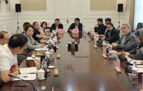 سفير ايران في الصين يلتقي مفكرين صينيين
