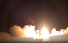 بالفيديو..  صور الأقمار الصناعية تظهر استهداف صواريخ إيران لقاعدة 