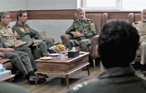 قائد الجيش الايراني: سنواصل مهمة الدفاع عن البلاد بكل قوة