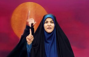 شاهد..مقارنة بين مذيعة إيرانية ومذيعة سورية تحت قصف الإحتلال