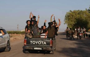 شاهد.. تجدد الاشتباكات العنيفة بين العشائر السورية والدروز في السويداء 
