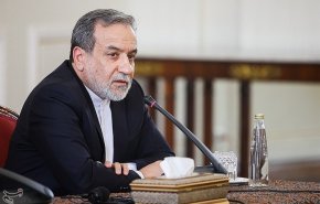 عراقجي يحذر فرنسا وبريطانيا وألمانيا من إساءة استخدام آلية الزناد