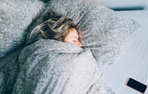 علامة أثناء النوم تنذر مبكرا بخطر الإصابة بمرض ألزهايمر