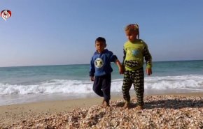 قصة طفلة كفيفة تتحدى الإحتلال.. لكنها تبصر الحلم وسط ركام غزة!