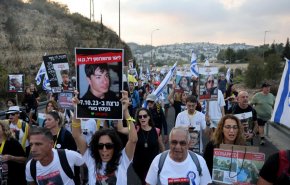 مظاهرة في تل ابيب تطالب بانهاء الحرب وسط قمع الشرطة