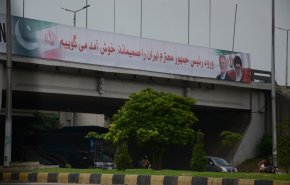 باكستان ترحب بإيران: صور قائد الثورة وبزشكيان تزين شوارعها الرئيسة 