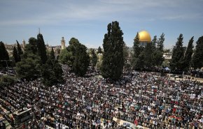 40 ألف فلسطيني يؤدون صلاة الجمعة بالمسجد الأقصى