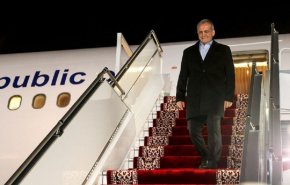 الرئيس بزشكيان يعود إلى طهران في ختام زيارته لباكستان