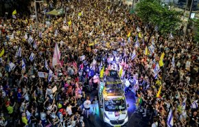 مظاهرات حاشدة في تل أبيب ضد حكومة الإحتلال واقتحام استوديوهات القناة 13
