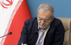 الرئيس الإيراني يعزي بوفاة الرسام الكبير محمود فرشجيان