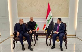 لاريجاني يلتقي قاسم الأعرجي فور وصوله الى بغداد 