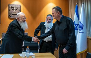 كاتس يتبجح ويعد حاخامات المستوطنين بتدمير غزة !
