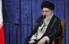 قائد الثورة: وحدة الشعب والمسؤولين والقوات المسلحة خط أحمر