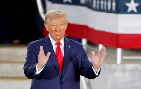 ترامب: الكثير من الأمريكيين يرغبون في دكتاتور!