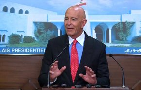 توم باراك  يشتم الصحفيين.. اهدأوا ولا تتصرفوا بطريقة حيوانية + فيديو