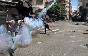 شاهد.. إصابة عشرات الفلسطينيين برصاص الاحتلال في رام الله والبيرة