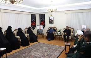 دیدار حجت‌الاسلام گلپایگانی و سرلشکر موسوی با خانواده‌های شهدای اقتدار