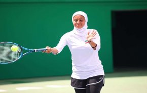 فتاة إيرانية تتألق في التصنيف العالمي لكرة المضرب