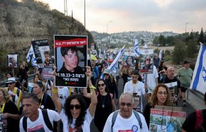 تصاعد احتجاجات عائلات أسرى الاحتلال وتحذيرات من مخاطر استمرار الحرب 