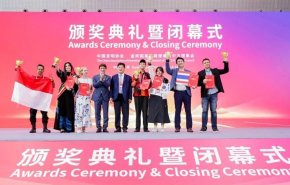 تألق فتاة إيرانية في معرض الصين للاختراعات 2025