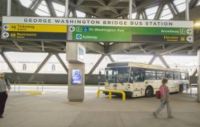 وسائل إعلام أميركية تنشر فيديو صادما لإطلاق نار بين مراهقين داخل باص+ فيديو