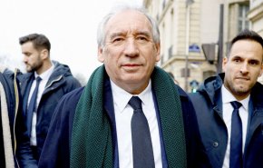 برای سومین بار ظرف در کمتر از یک سال دولت فرانسه سقوط کرد