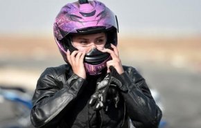 قيادة الإيرانيات للدراجات النارية تدحض الادعاءات الغربية + صور