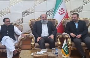 وزير التجارة الباكستاني يصل إلى طهران