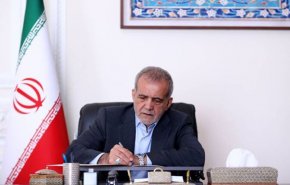 بزشكيان يهنئ بتتويج ايران بلقب بطولة العالم للمصارعة الحرة